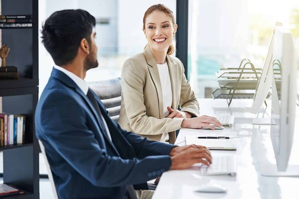 Quels sont les avantages de combiner yoga et natation pour un programme de perte de poids?