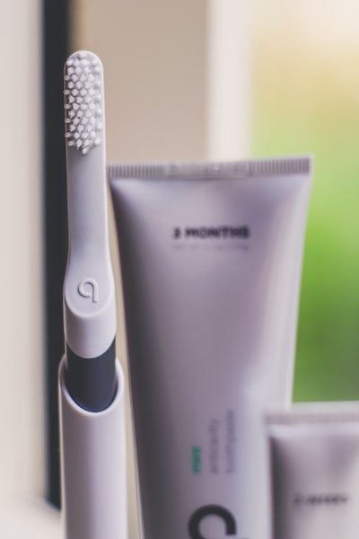 Cinq (05) raisons d'utiliser une brosse à dents électrique.